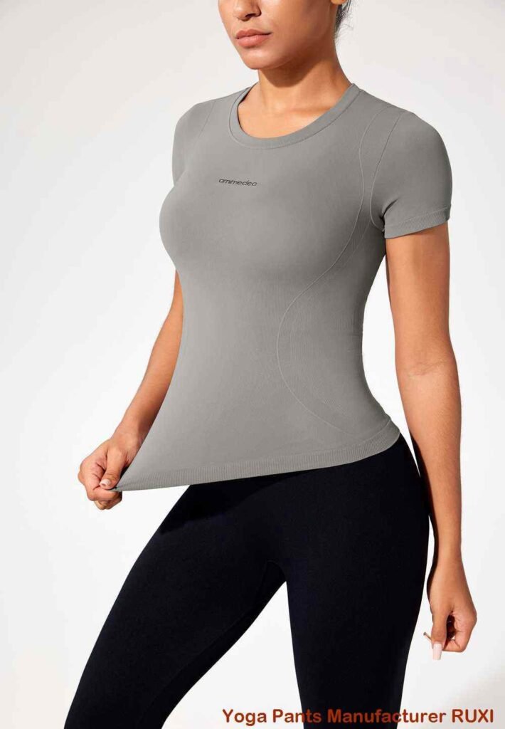 latihan crop top lengan panjang