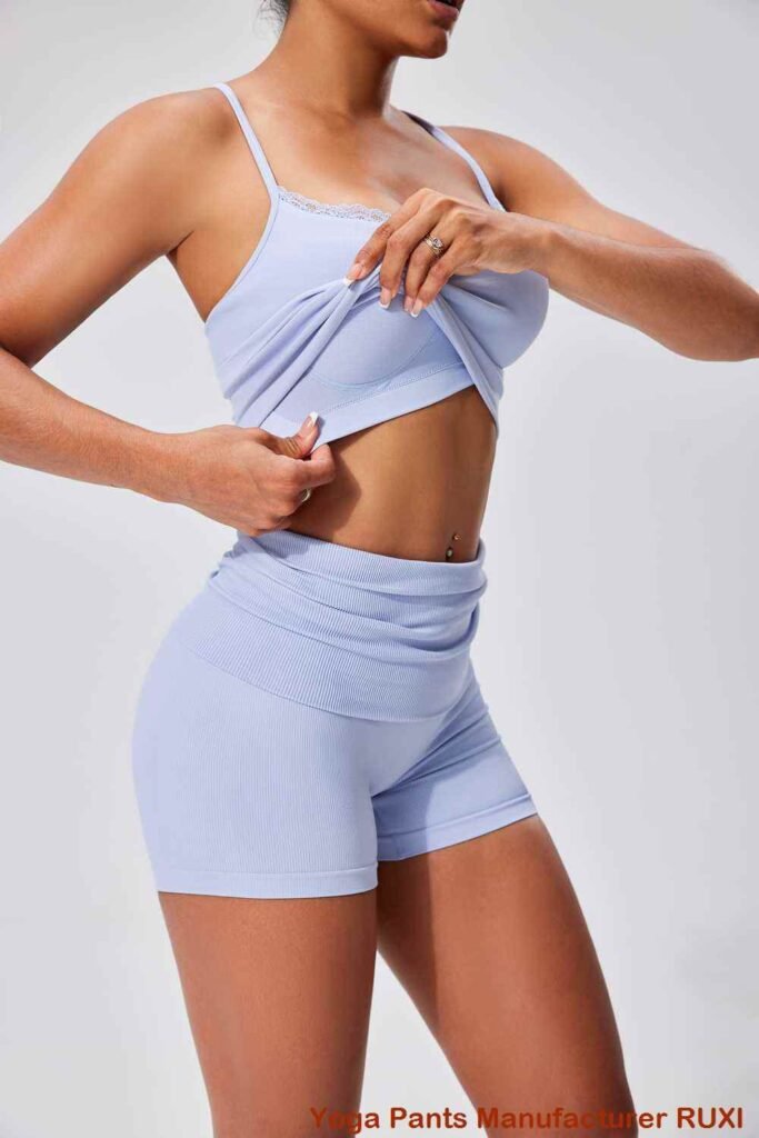 Celana pendek olahraga 4 inci