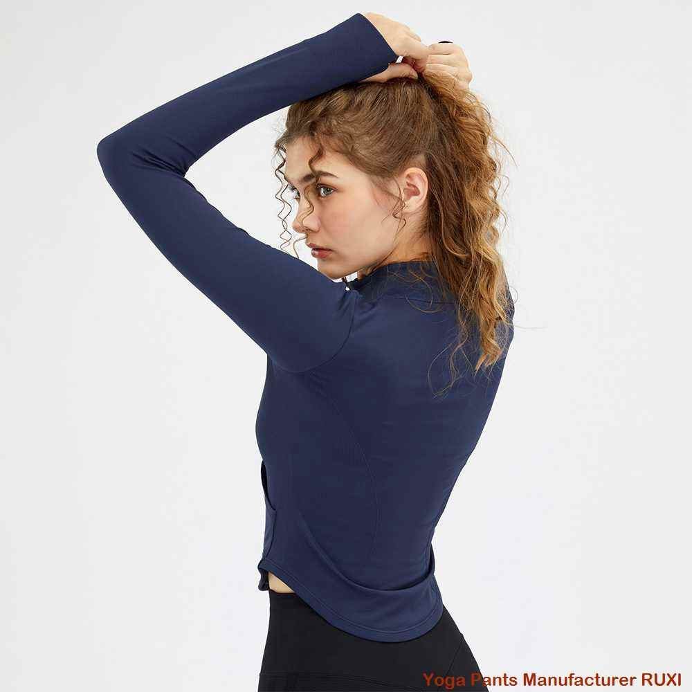 celana pendek lari berlapis ganda