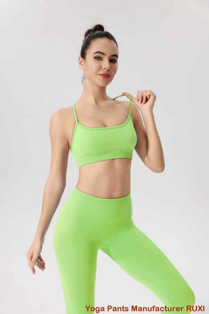celana pendek lari warna koral
