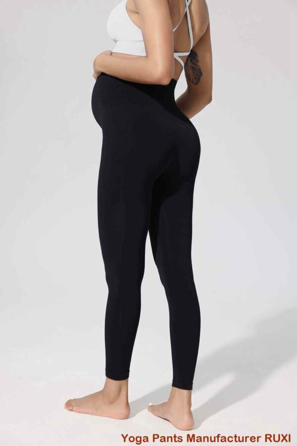 celana yoga capri berkaki lebar