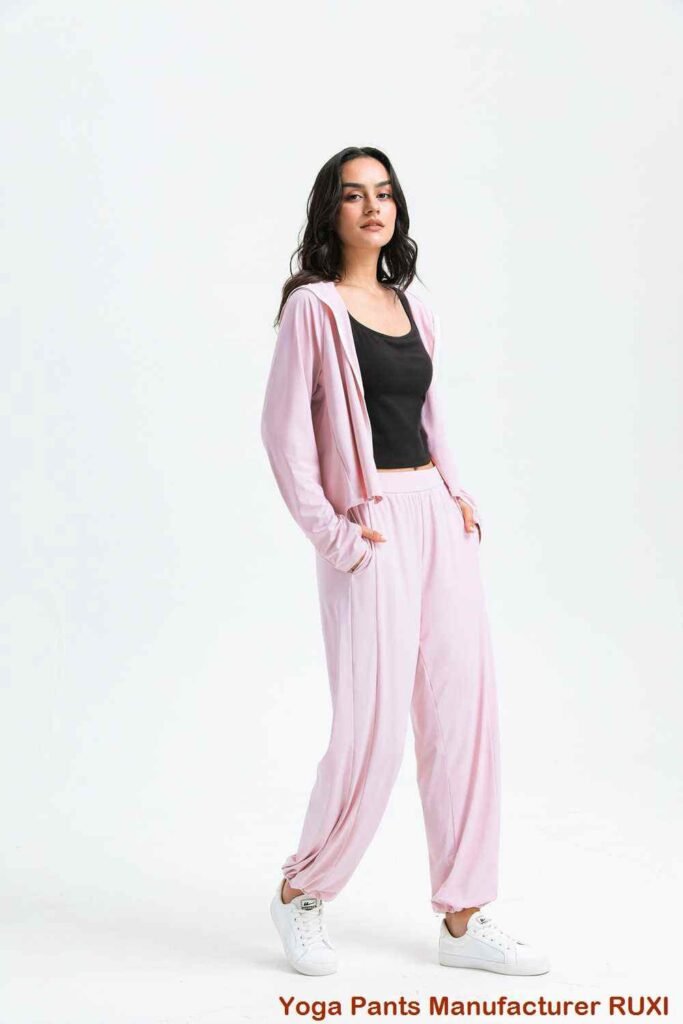 Celana pendek lari wanita 4 inci